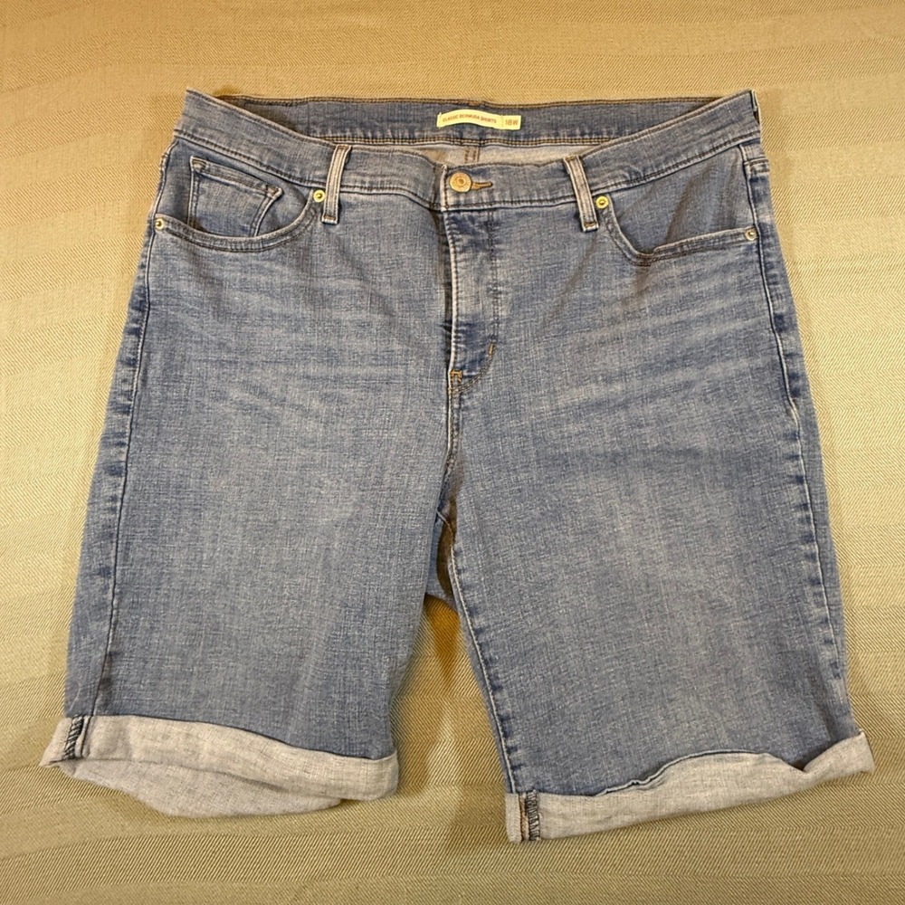 Levis Classic Bermuda Shorts 18W Medium Wash Stretch Cuffed Denim Blue 2386